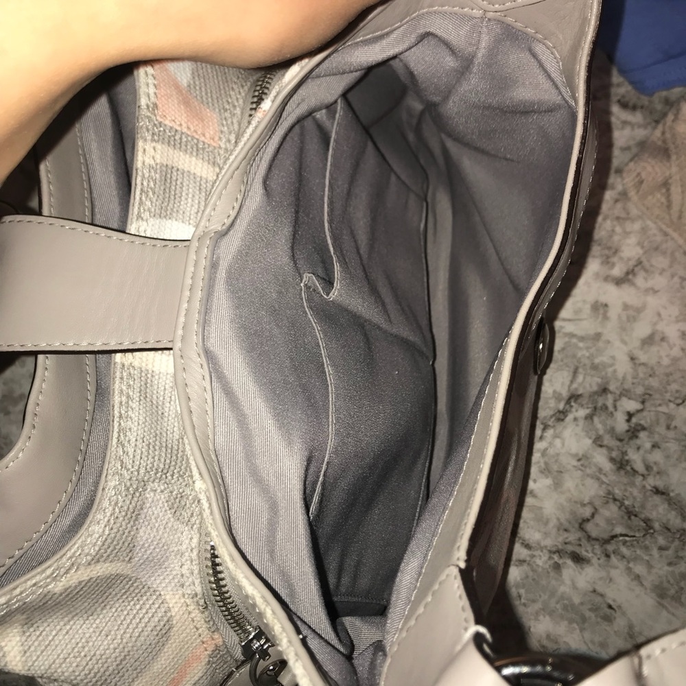 Unique Coach Purse - Picture 5 of 9